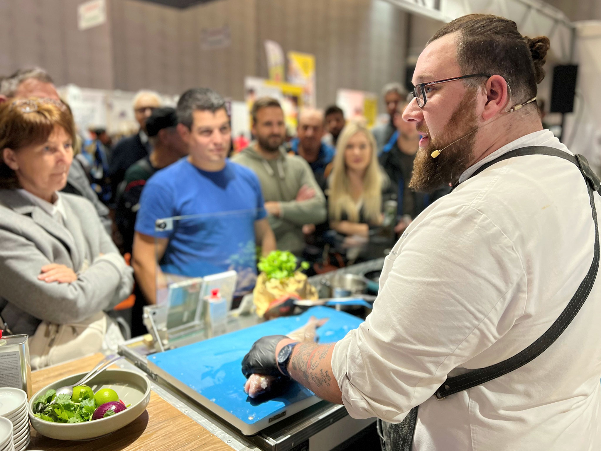 Die Zuschauer der vergangenen Fischparty waren begeistert von der Fisch-Kochshow